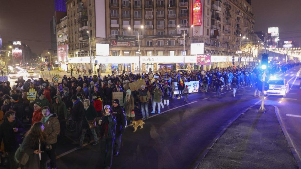 Proteste pentru independenta justitiei in Bucuresti si Cluj