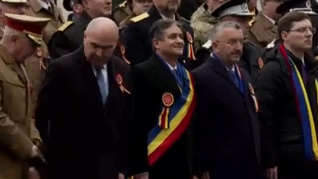 Scandal dup huiduielile suveranistilor la imn la Alba Iulia