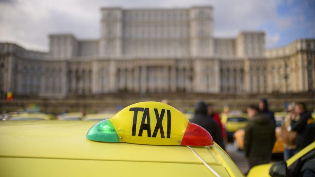 Taximetristi retinuti in Bucuresti pentru furturi