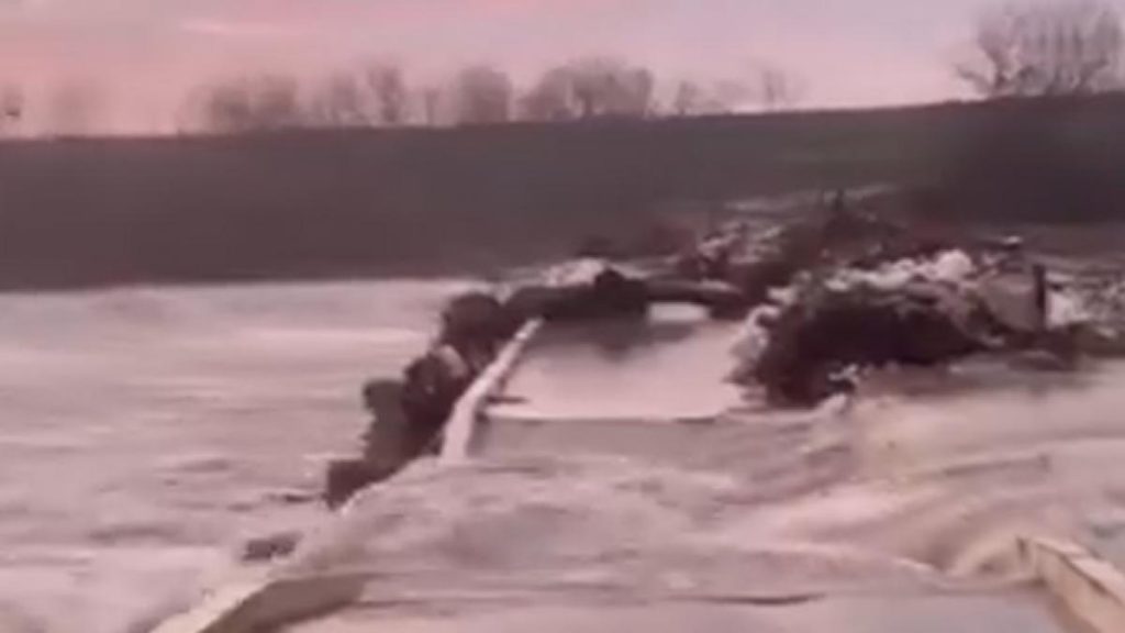 Un pod a fost rupt de ape in Calarasi
