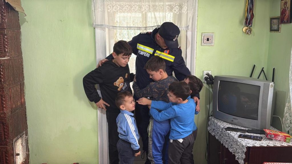 Un pompier oferă un adăpost unei familii cu șapte copii Un pompier ofera un adapost unui familiei cu sapte copii