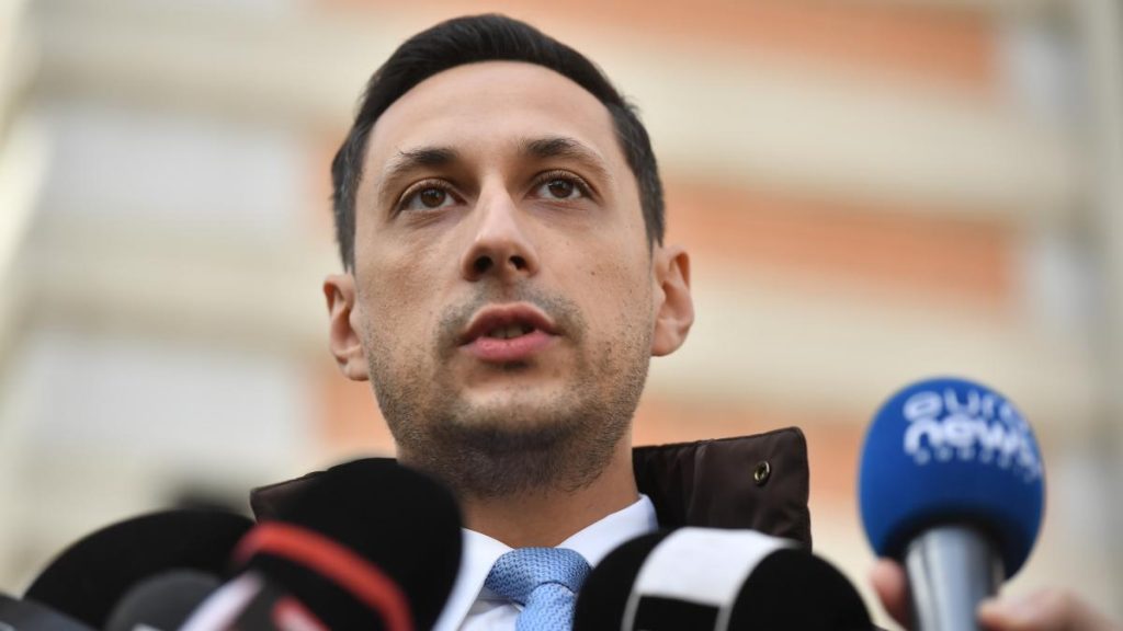 Vlad Gheorghe se retrage pentru Ciprian Ciucu Vlad Gheorghe se retrage pentru Ciprian Ciucu