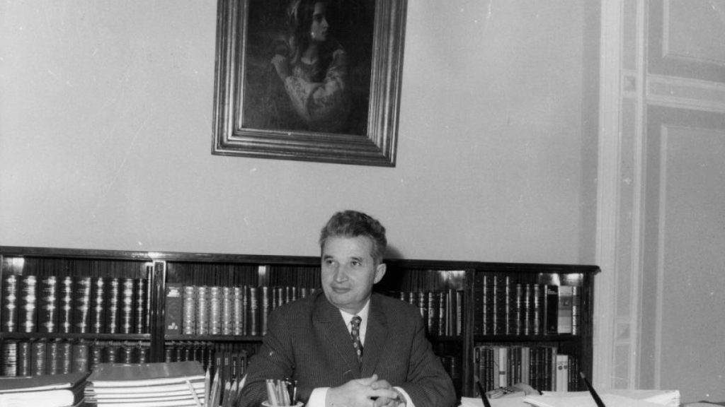 cadou regal pentru ceausescu la licitatie in bucuresti