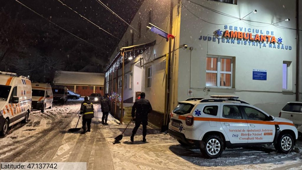 A nins mult in Bistrita voluntarii au curatat zapada