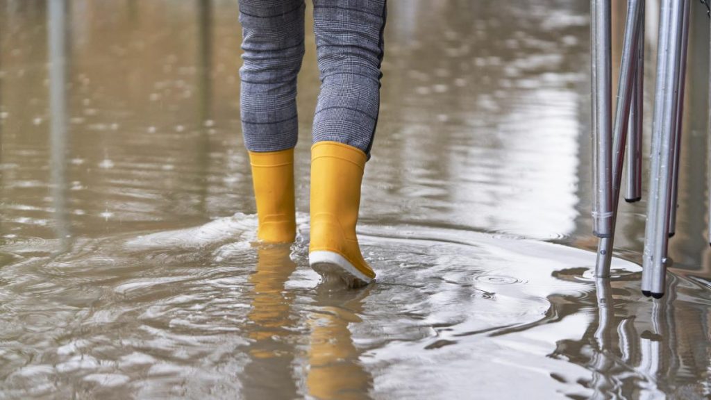 Alerta la Targu Jiu dupa inundatii nu beti apa