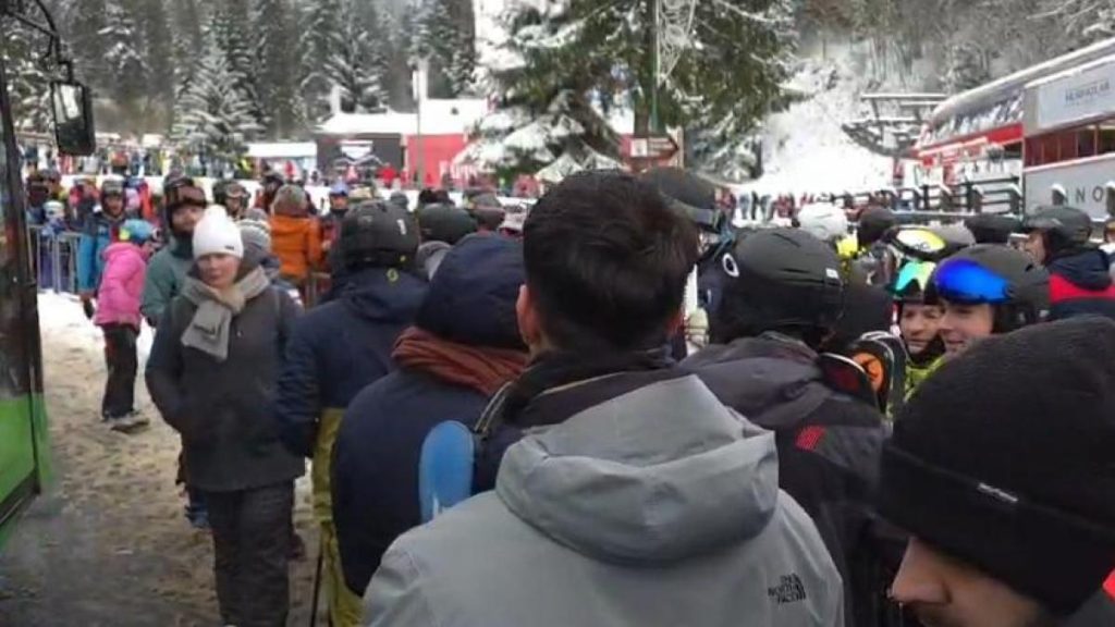 Cât plătește o familie pentru distracție la Poiana Brașov Cat plateste o familie pentru distractie la Poiana Brasov