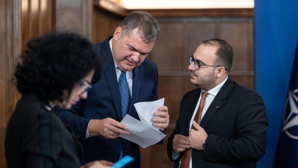Cseke Attila explică reforma administrației: „Nu se vor reduce posturile…” Cseke Attila explica reforma administratiei Nu se vor reduce posturile