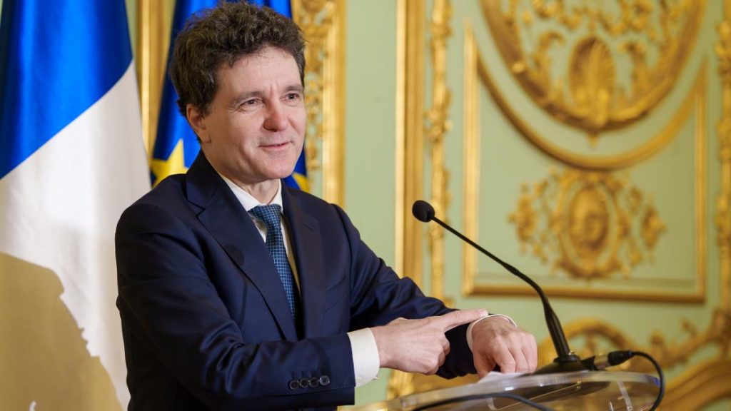 De ce Nicusor Dan nu merg e la Davos Consilier prezidential Mesajul este nu umblu teleleu prin lume