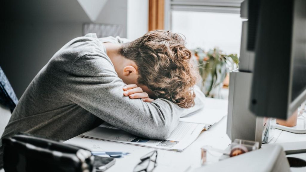Doar unul din 40 de studenti romani opteaza pentru un loc de munca in timpul facultatii Sociolog Economia nu