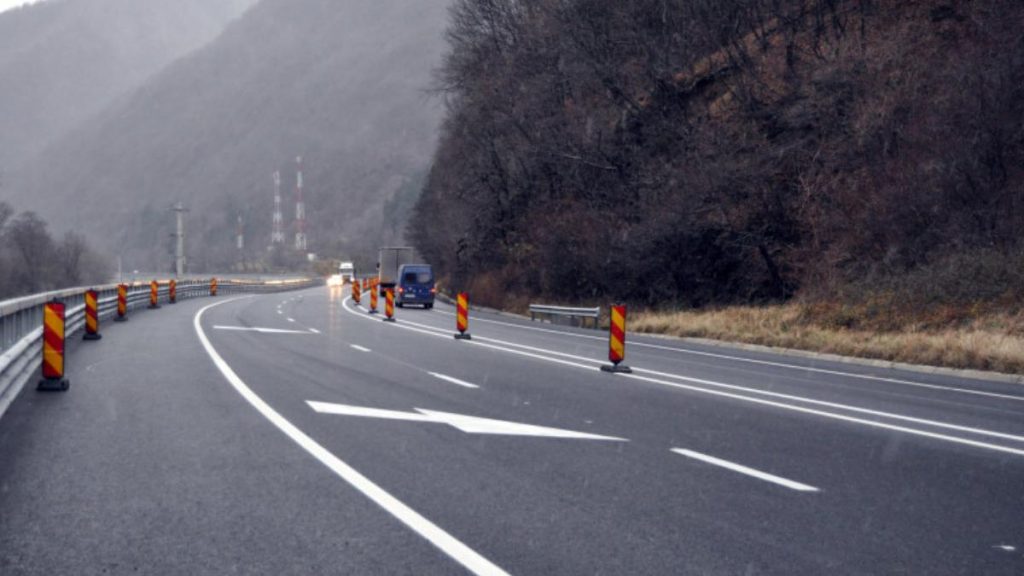 Drumul din România unde circulația TIR-urilor este restricționată vineri și sâmbătă, de… Drumul din Romania unde circulatia TIRurilor este restrictionata vineri si sambata de