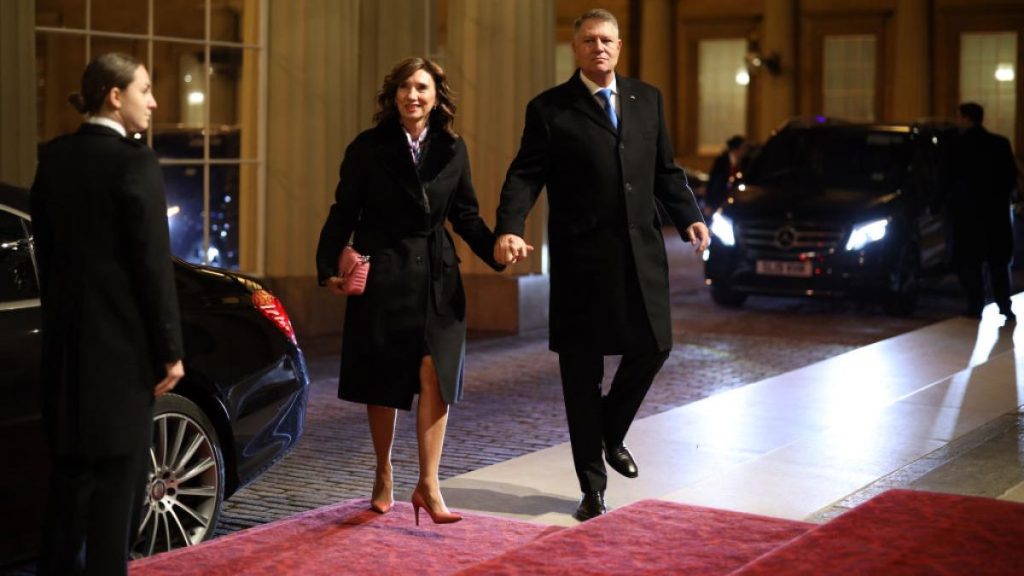 Klaus Iohannis scape de sechestrul asupra averii sale. Curtea de Apel Alba a respins solicitarea ANAF în cazul… Klaus Iohannis scape de sechestrul asupra averii sale Curteade Apel Alba a respins solicitarea ANAF in cazul