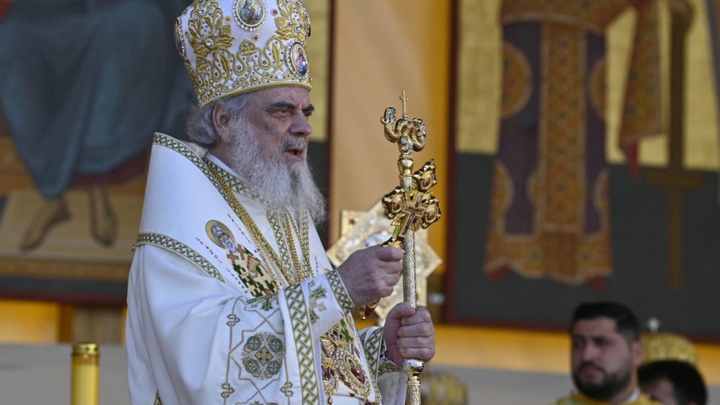 Mesajul Patriarhului Daniel pentru 2026 Femeia crestina sotie si mama este credinta