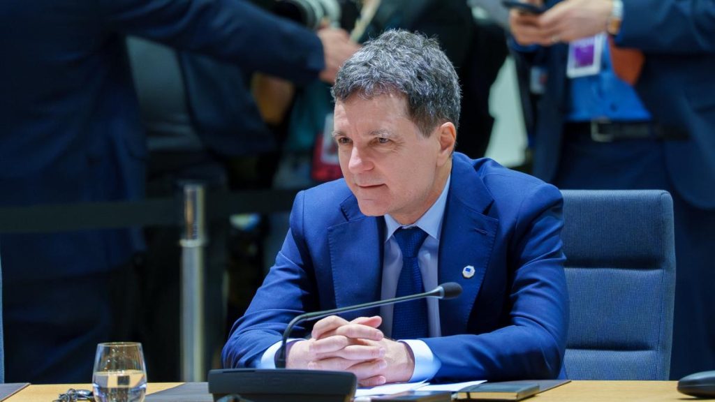 Nicușor Dan, despre numirile la SRI și SIE: „Există șanse să se întâmple în următoarele săptămâni” Nicisor Dan despre numirile la SRI si SIE Exist a sanse sa se intample in urmatoarele saptamani