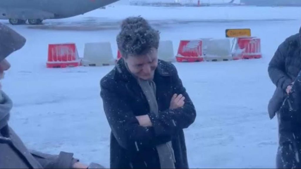 Nicuser Dan este blocat in Paris avionul nu decoleaza