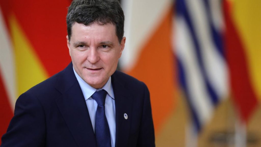 Nicustor Dan explica de ce a absentat de la Davos Activitatea diplomatica nu se rezum a la o zi o