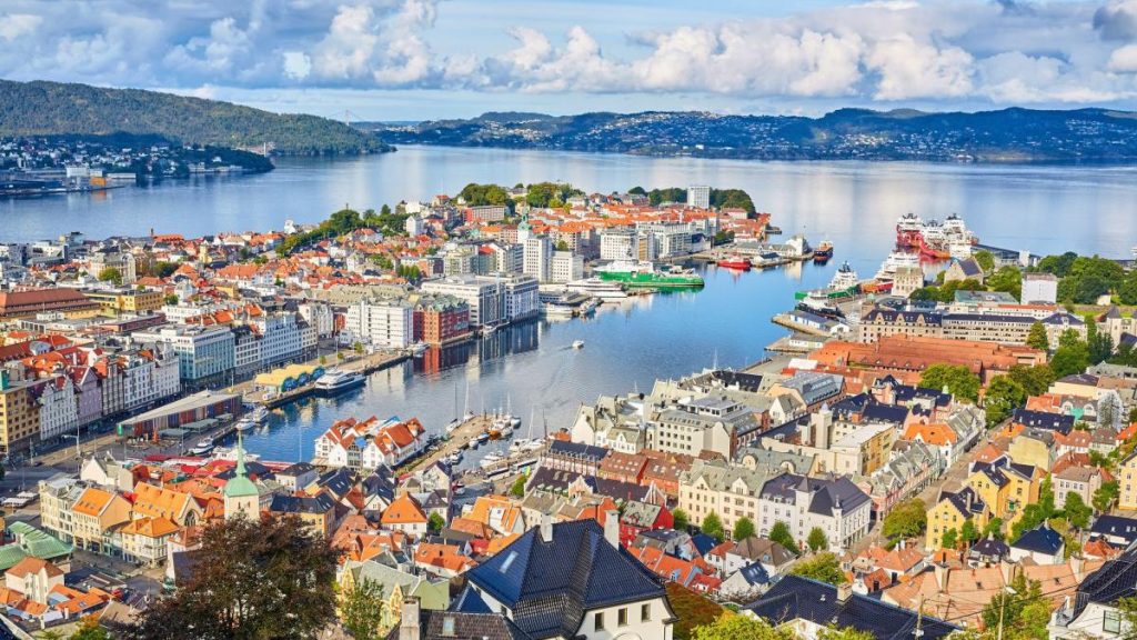 Norvegia si Suedia doresc sa recruteze romani in diferite domenii Salariile pot ajunge la 46644 de euro pe