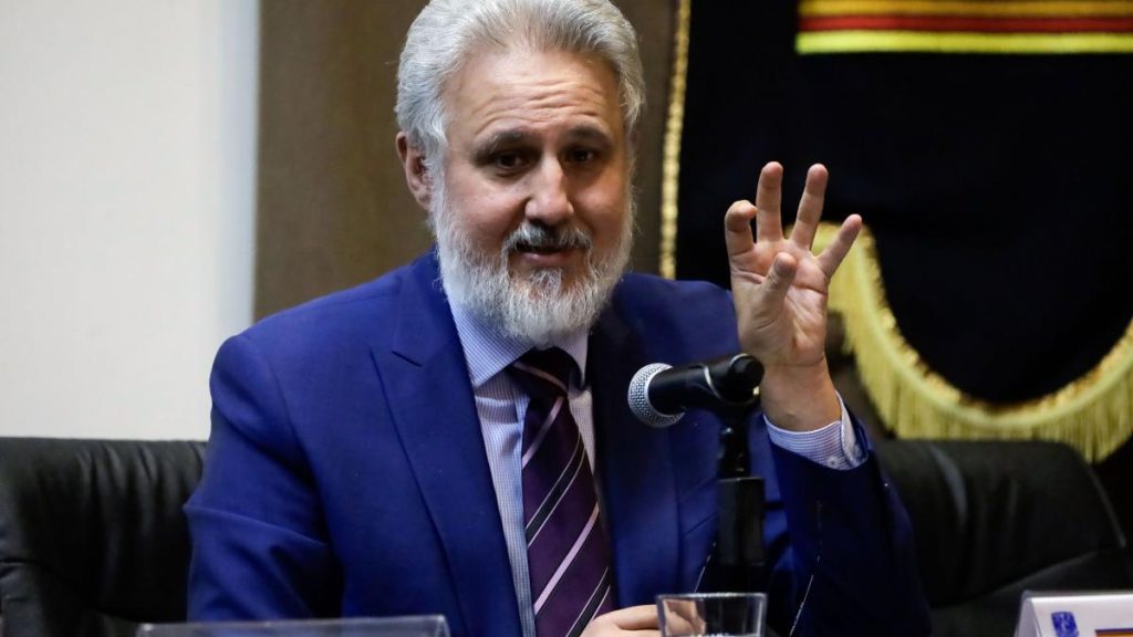 Omul pe care Nicușor Dan îl propune pentru SIE, interviu exclusiv de la ora 21. Marius Lazurca va fi la Antena… Omul pe care Nicusor Dan il propune pentru SIE interviu exclusiv de la ora 21 Marius Lazurca va fi la Antena