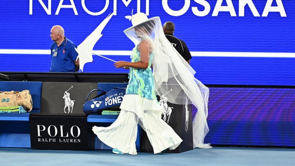 Pe terenul de la Australian Open, Naomi Osaka a avut o intrare neverosimilă… Pe terenul de la Australian Open Naomi Osaka a avut o intrare neverosimila