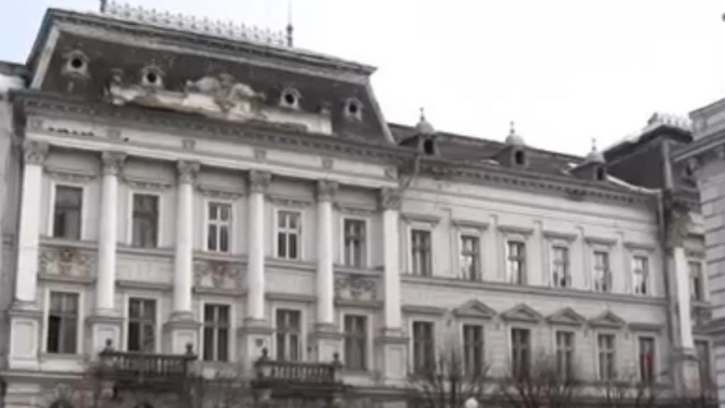 Primaria Arad trebuie sa recupereze 84000 de euro de la strainii care au achizitionat apartamente in