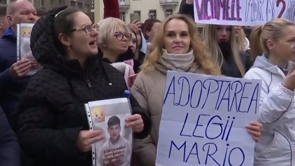 Protest la Timisoara in urma crimei care a socat Romania Sute de elevi si parinti au strigat
