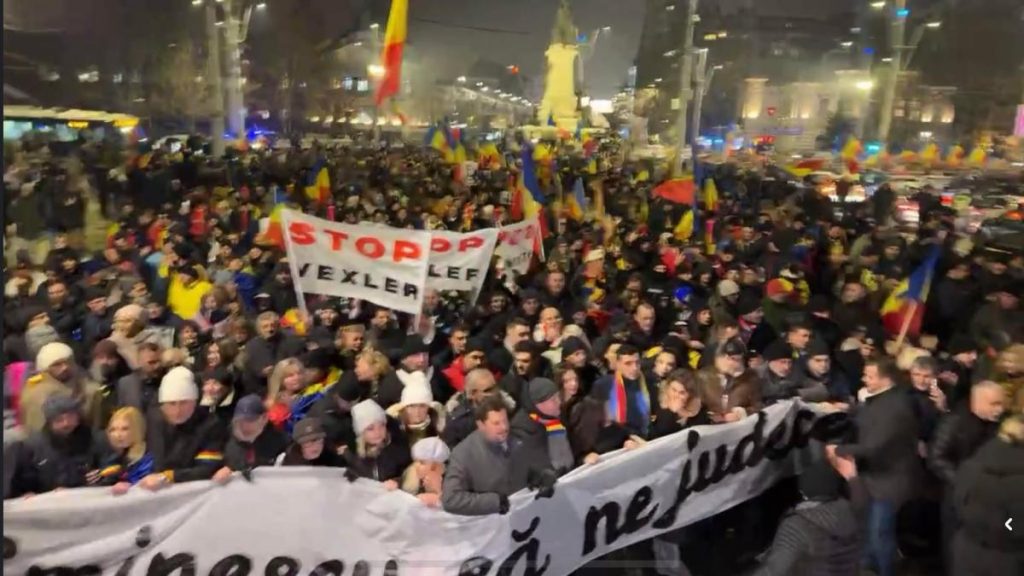 Proteste în Piaţa Victoriei şi Universităţii din Bucureşti Proteste in Piata Victoriei si Universitatii din Bucuresti