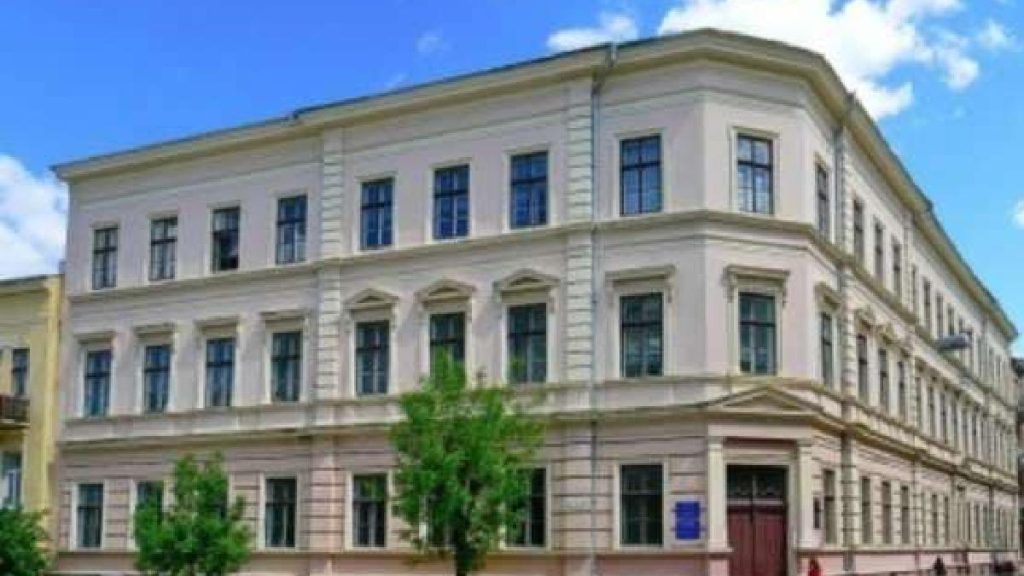 România a investit 550.000 lei în liceul din Cernăuți Romania a investit 550000 lei in liceul din Cernauti