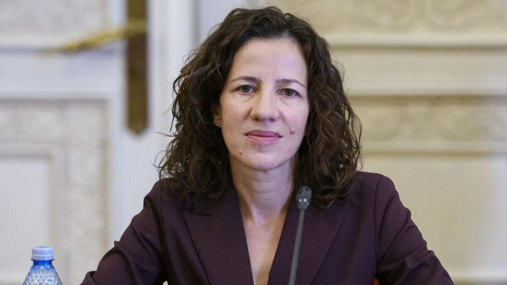 Roxana Mînzatu va participa la Forumul Economic Mondial de la Davos. Ce teme va discuta vicepreşedinta… Roxana Minzatu va participa la Forumul Economic Mondial de la Davos Ce teme va discuta vicepresedinta