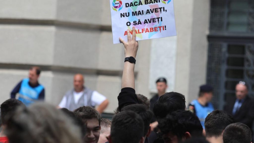 Studentii promit proteste daca se reduc locurile bugetate