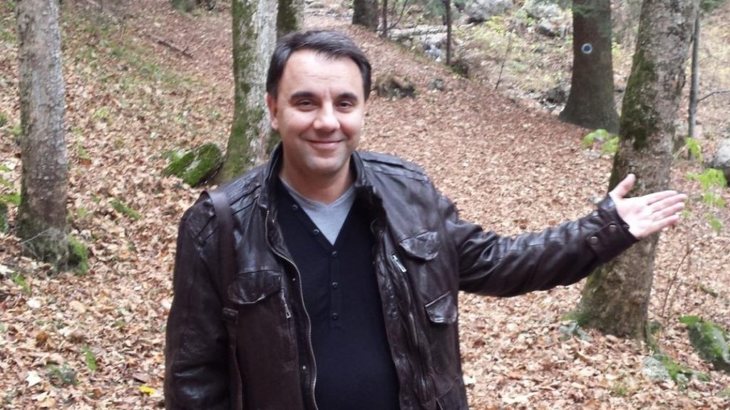 Un director ANRE s-a îmbolnăvit când se tăiau posturile. Un director ANRE s a imbolnavit cand se tiau posturile