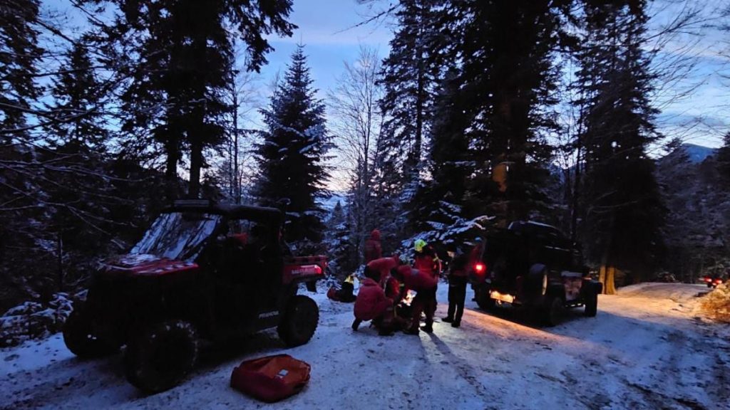 Un turist a căzut 70 de metri cu ATV-ul. Un turist a cazut 70 de metri cu ATV ul