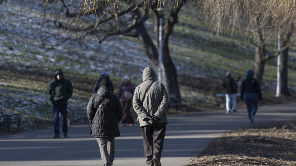 Vreme călduroasă, dar noros în București. ANM: „De luni, temperaturile vor crește” Vreme calduroasa dar noros in Bucuresti ANM De luni temperaturile vor creste