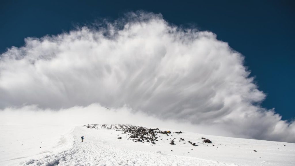 Risc ridicat de avalanșe în Făgăraș, Bucegi, Țarcu și Godeanu. risc ridicat de avalanse in fagaras bucegi tarcu si godeanu