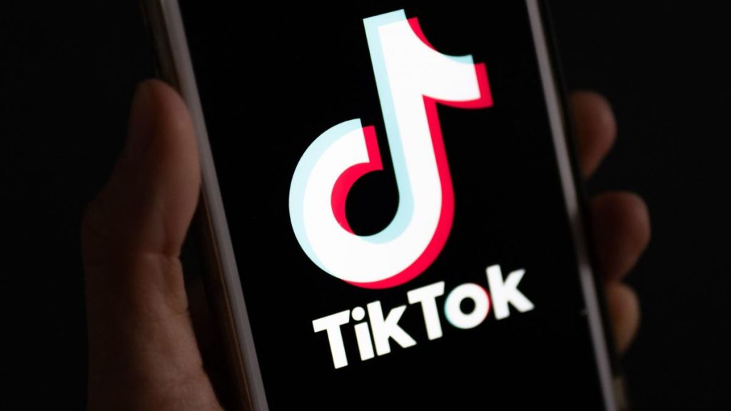 trend periculos pe tik tok tinerii vandalizeaza masini pentru likes avertismentul mai fapta poate