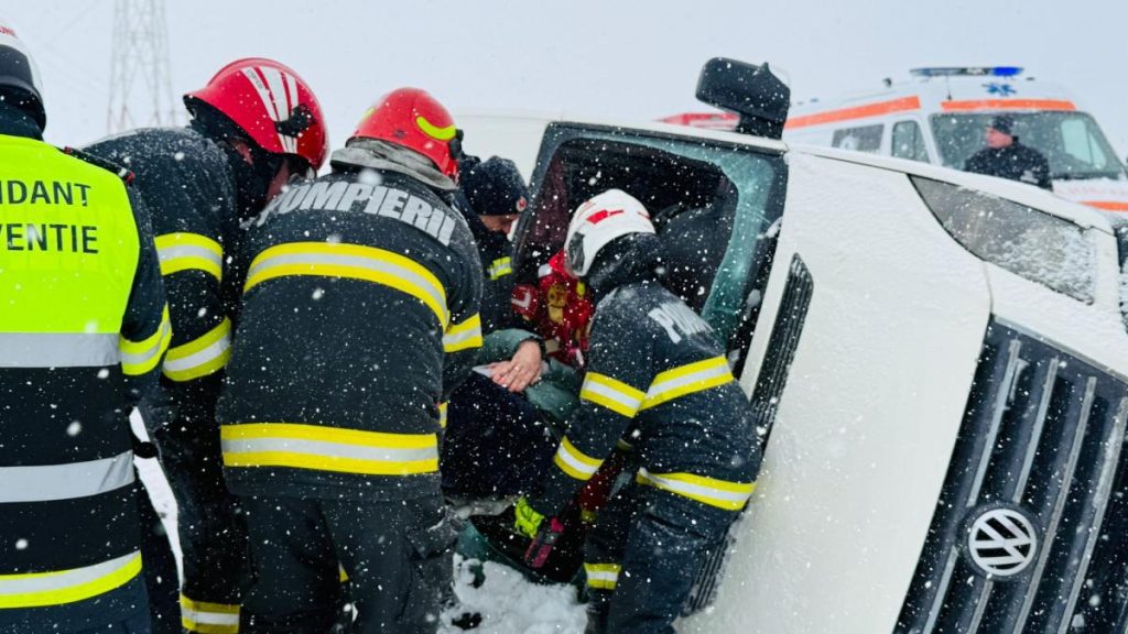 Accident in Giurgiu un microbuz cu 16 persoane s a rasturnat A fost activat Planul Rosu