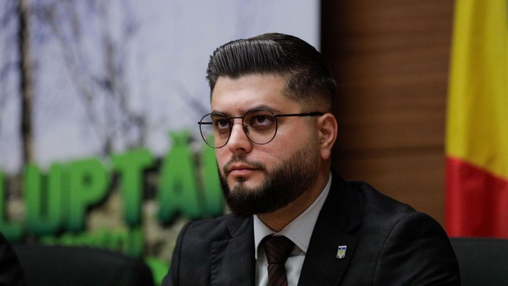 Adrian Cocos care a preluat atributiile lui Negoita deranjat de articolele despre rezultatul sau la bacalaureat