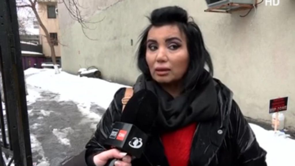 Adriana Bahmuţeanu aduce acuzaţii serioase în cazul proxenetismului în salonul de masaj erotic din apropiere… Adriana Bahmuteanu aduce acuzatii serioase in cazul proxenetismului in salonul de masaj erotic din aproape