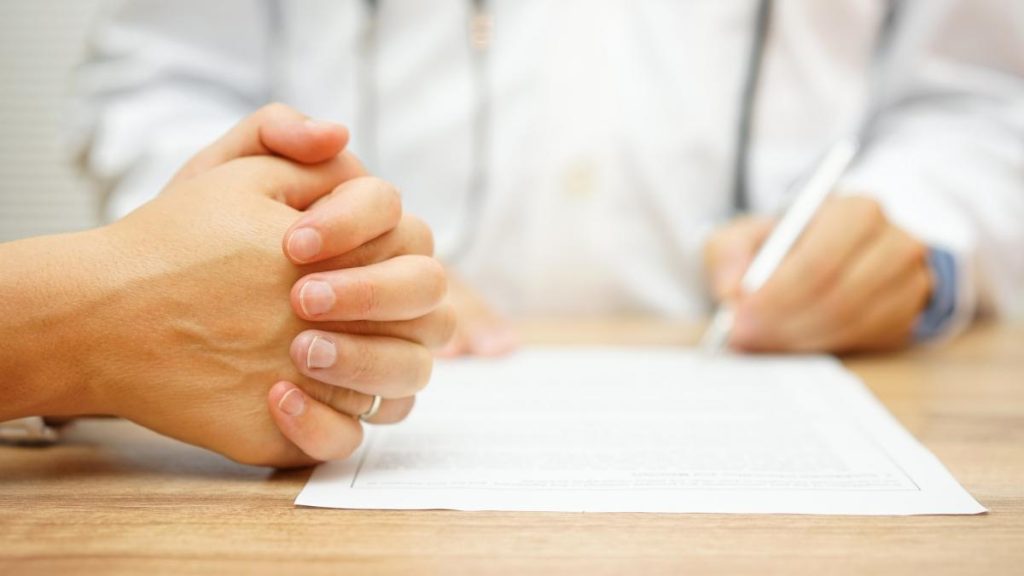 Avocatul Poporului contestă la CCR neplata primei zile de concediu medical: Se transformă într-o deturnare a scopului… Avocatul Poporului contesta la CCR neplata primei zile de concediu medical Se transforma intr o deturnare a scopului