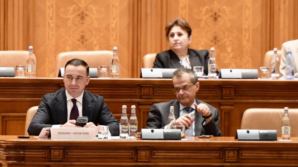 Bogdan Ivan nu se prezinta in Parlament pentru a explica criza apei potabile din Curtea de Arges