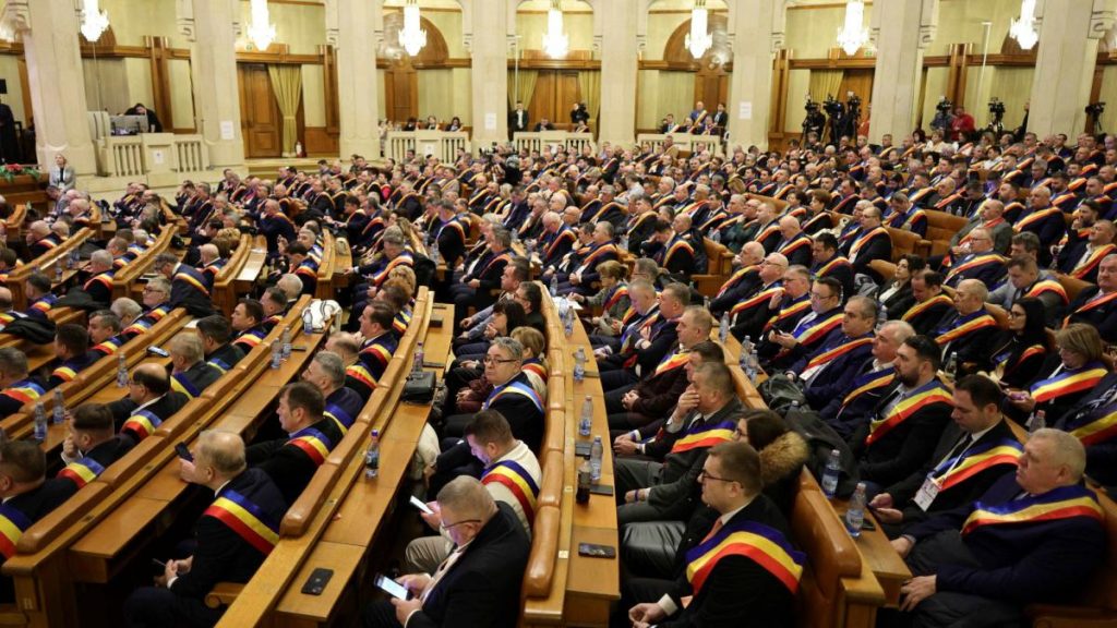 Bolojan le explică primarilor de ce este „lipsit de logică” să se deschidă alte investiții. Bolojan le explica primarilor de ce este lipsit de logica sa se deschida alte investitii