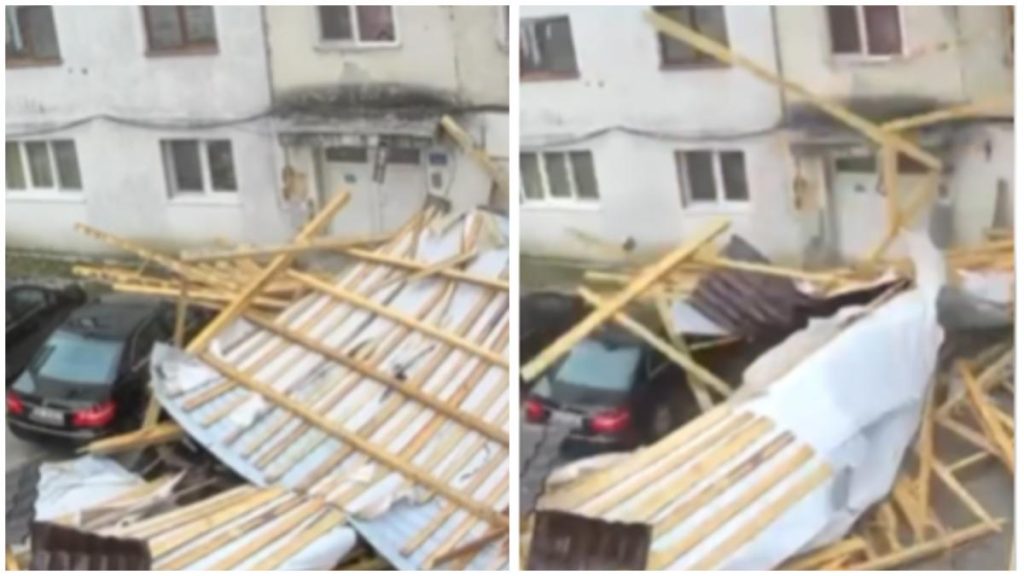 Clipe dramatice în Bistrița, unde vântul puternic a smuls complet acoperișul unui bloc și l-a… Clipe dramatice in Bistrita unde vantul puternic a smuls complet acoperisul unui bloc si l a
