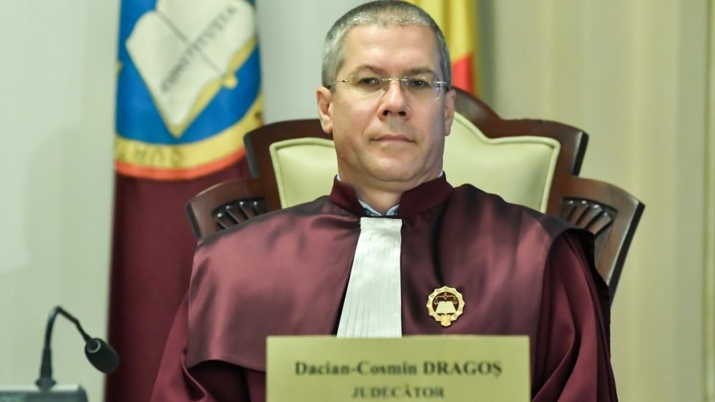Curtea de Apel decide dacă Dacian Dragoș va fi suspendat din CCR. Ședința de la CAB, cu o zi… Curtea de Apel decide daca Dacian Dragos va fi suspendat din CCR Sedinta de la CAB cu o zi