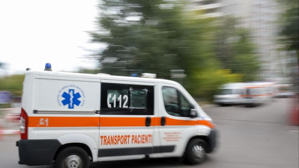 Doi barbati descoperiti decedati in apartamente separate intr un bloc din Deva dupa ce ar fi