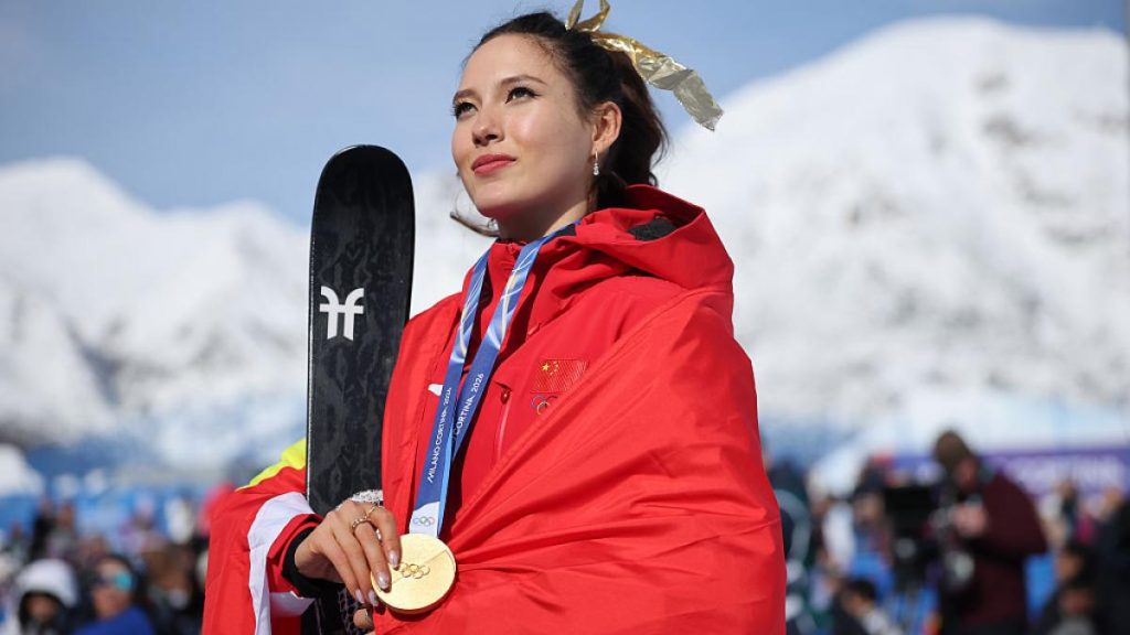 Eileen Gu si a aduce un omagiu emotionant bunicii sale dupa ce a castigat medalia de aur la Olimpiada