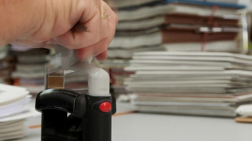 Haos dimineata la notariale din cauza ordonantei care a intrat in vigoare la ora 2300