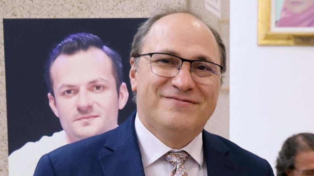 Ilie Bolojan a găsit un ministru pentru Educație după două luni de căutări și refuzuri. Cine este Mihai… Ilie Bolojan a gasit un ministru pentru Educatie dupa doua luni de cautari si refuzuri Cine este Mihai