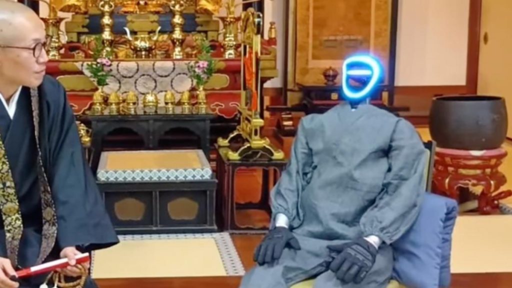 Japonezii au dezvoltat un calugar robot cu inteligenta artificiala pentru indrumarea spirituala a credinciosilor Cum