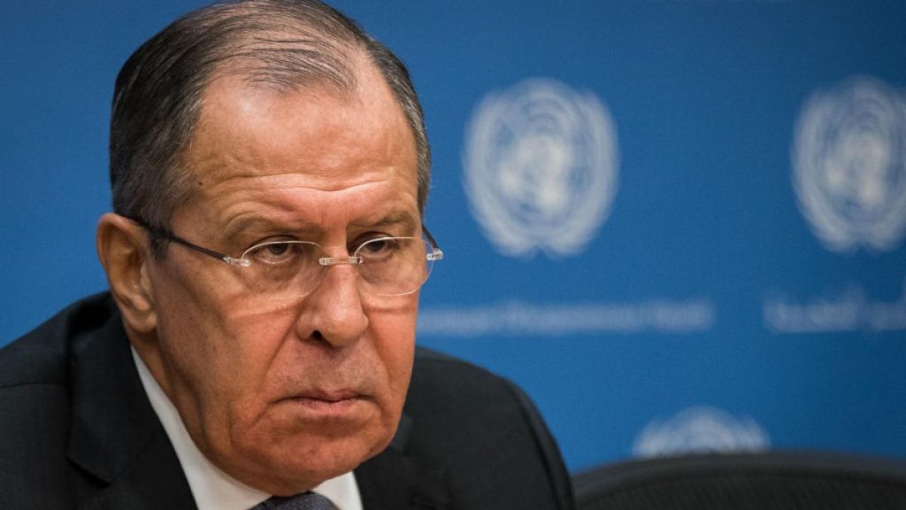 Lavrov afirmă că Putin este dispus să-i răspundă la telefon lui Macron, însă îl critică pe liderul… Lavrov afirma ca Putin este dispus sa i raspunda la telefon lui Macron insa il critica pe liderul