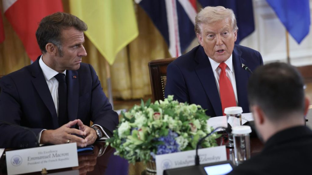Macron avertizeaza Europa SUA intentioneaza sa dezmembreze UE Strategia de a se supune in fata lui