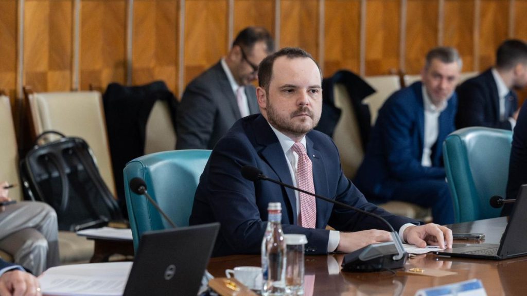 Ministrul Rogobete anunta ca salariile personalului din spitale ambulanze si urgente nu vor fi