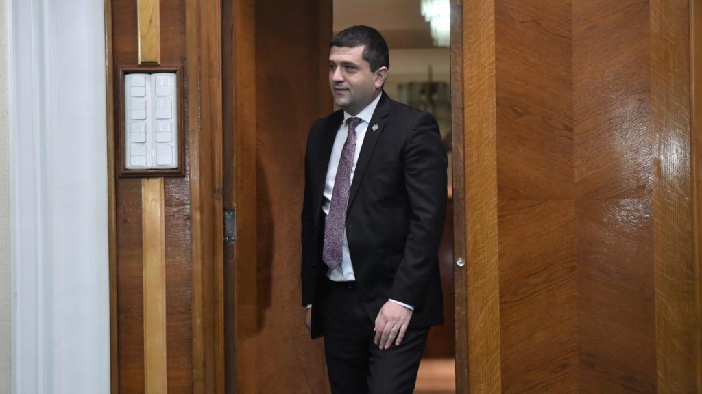 Miruță: La Craiova s-a construit un bloc care interferează cu radarul militar de la Cârcea. MApN a emis un aviz… Miruta La Craiova s a construit un bloc care interfereaza cu radarul militar de la Carcea MApN a emis un aviz